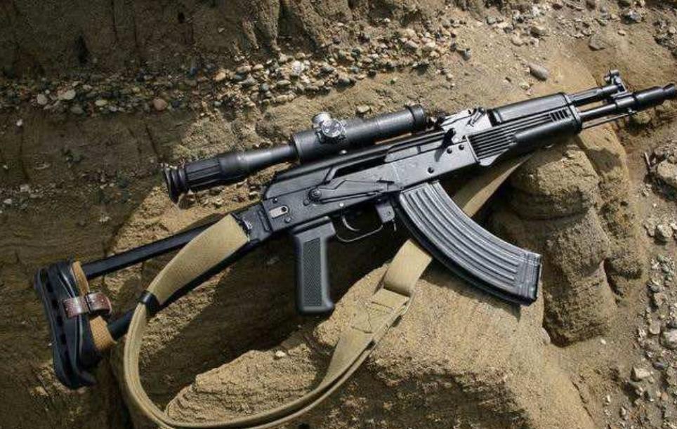 图为ak105突击步枪,有托和无托两种,算的是ak里面的经典