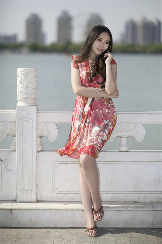 美女摄影:丰腴的美妇,喜感的笑颜