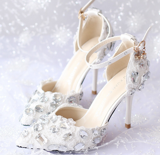 选择这款水晶鞋的你,6年后你是靠脸吃饭,6年后的你将会是一个十分美丽