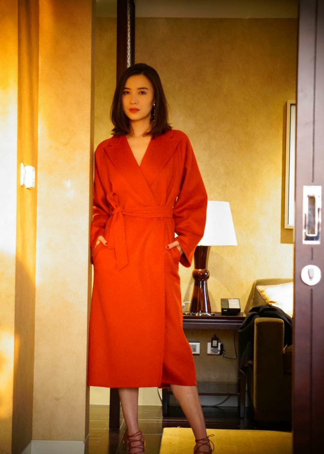 小宋佳把睡衣都能穿的这么时尚,一个人就是一场睡衣秀