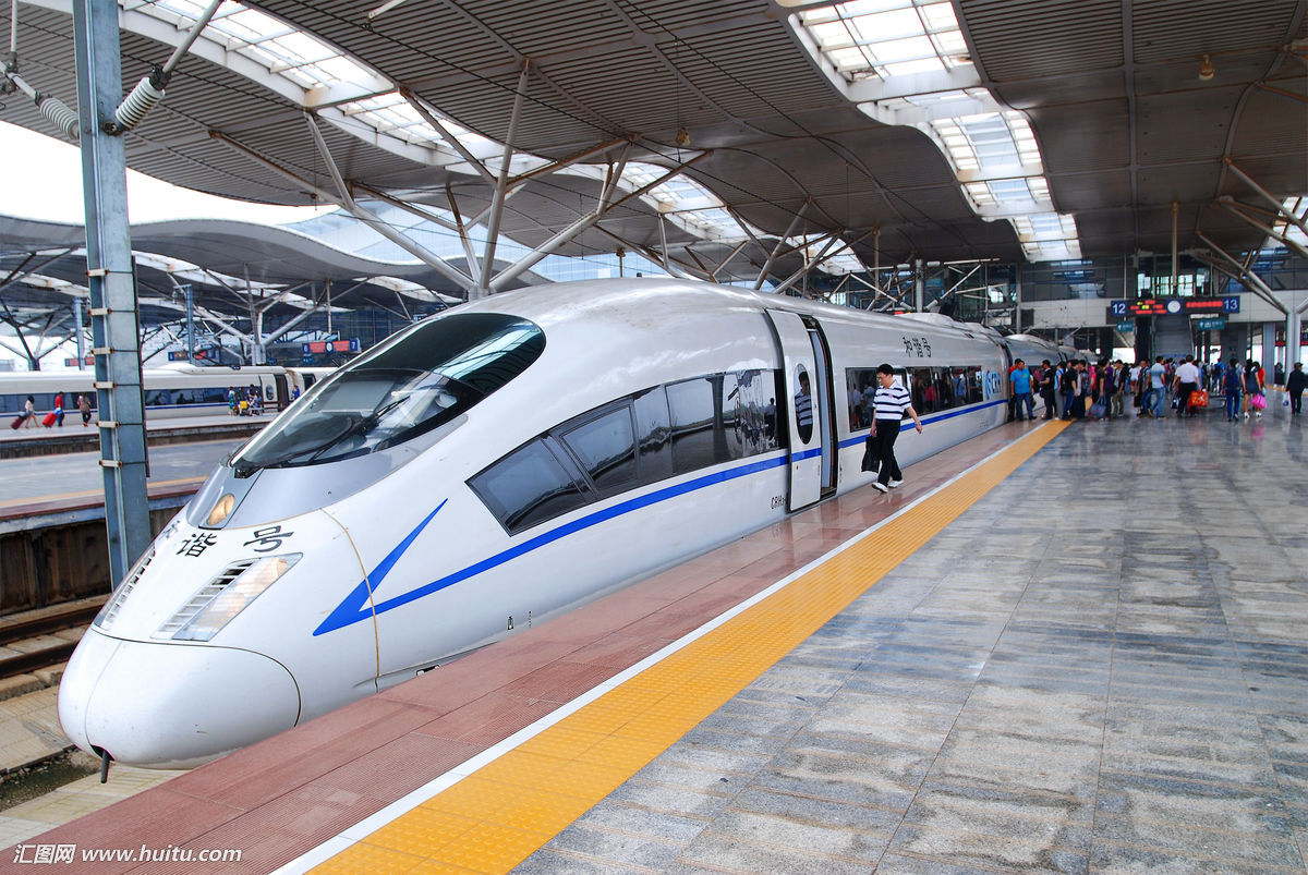 "高铁站建在中心城区"是合理纠偏