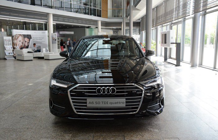 全球首辆奥迪换代a6实车到店,这颜值别说宝马5系就连奔驰e都慌了