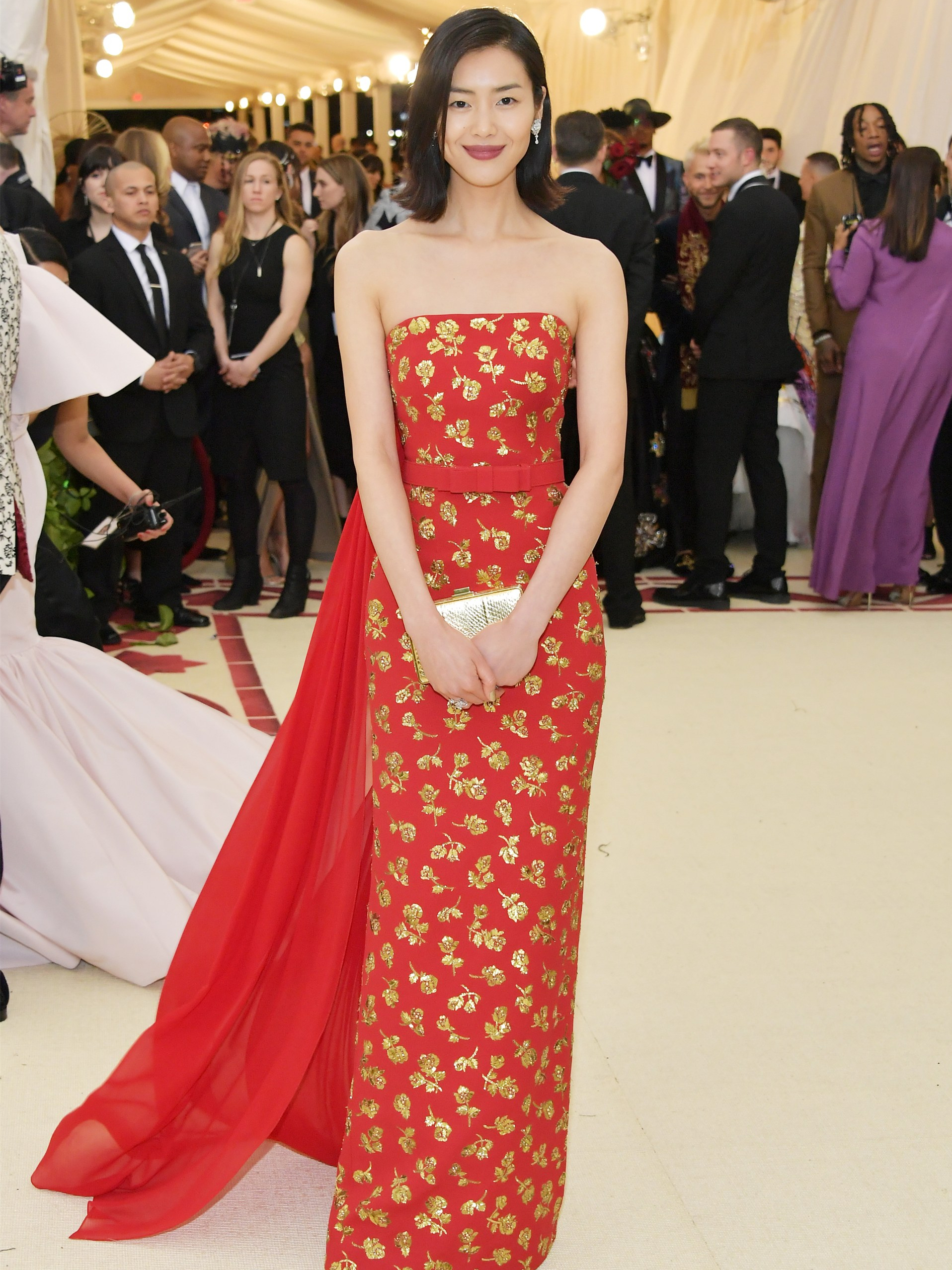 水果姐katyperry带翅膀亮相met gala,穿这么奢华都拼不过超模们?