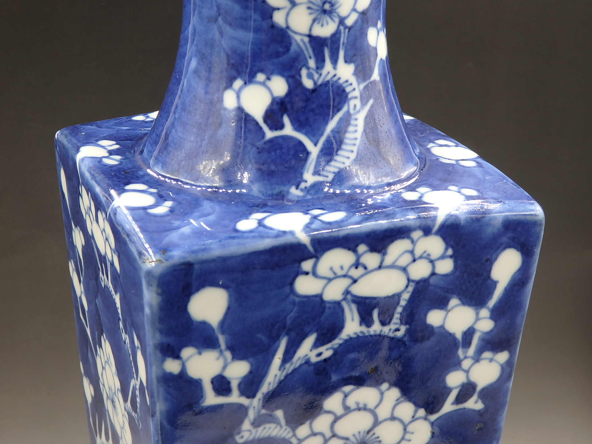 古陶瓷鉴赏 清代光绪 青花冰梅纹棒槌瓶