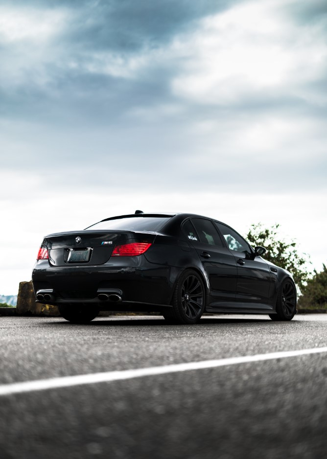 宝马m5 e60,一辆运动范十足的黑武士