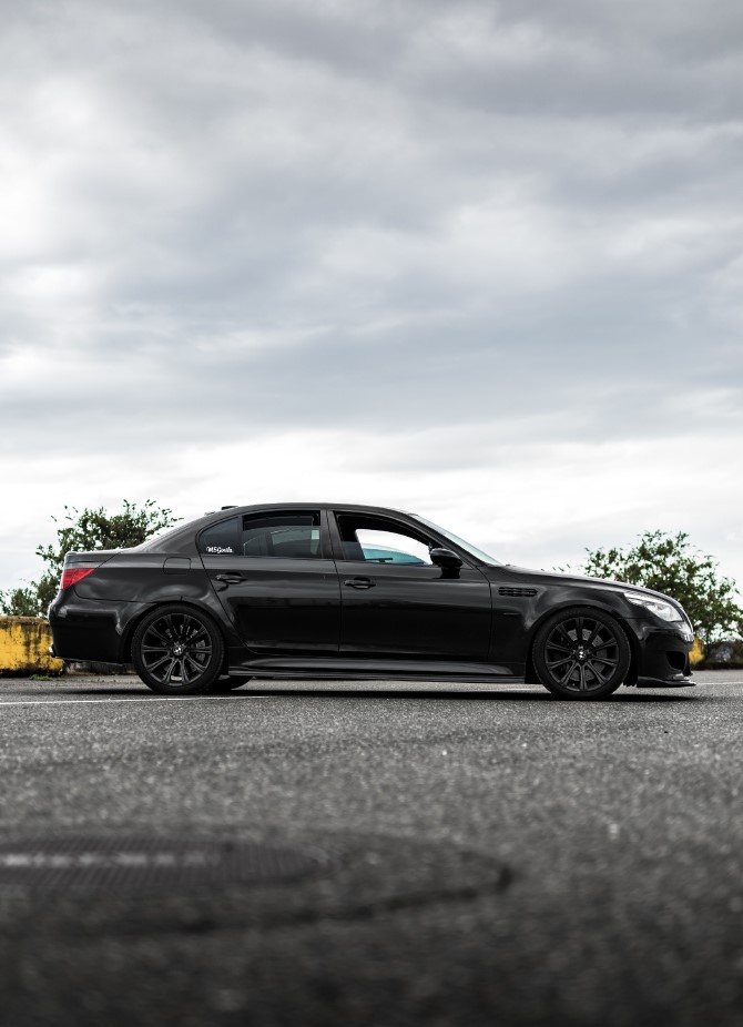 宝马m5 e60,一辆运动范十足的黑武士