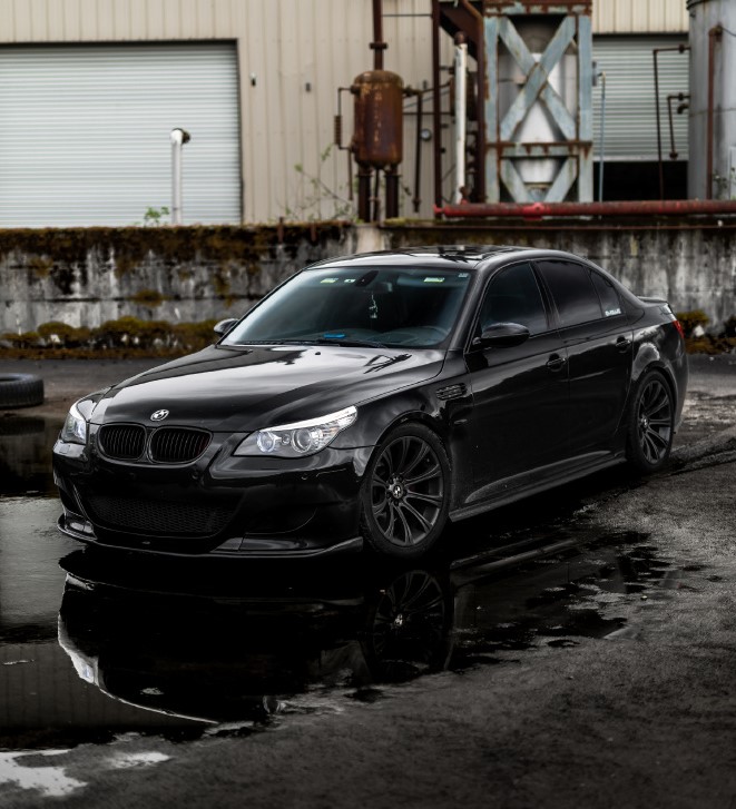 宝马m5 e60,一辆运动范十足的黑武士