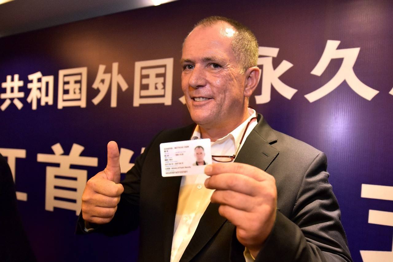 马布里晒中国绿卡,中国绿卡到底有多难获得