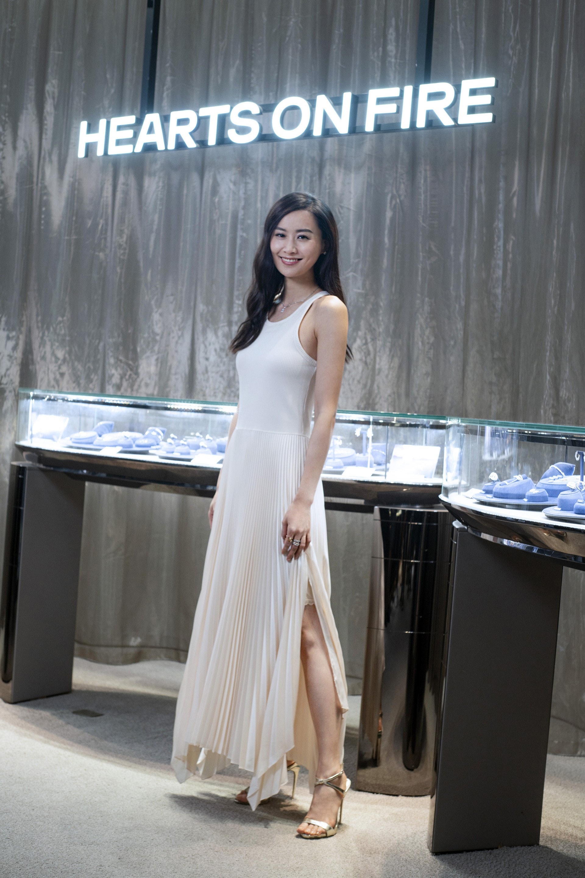 美女陈法拉一袭长裙出席活动,靓丽柔美,尽显迷人气质!