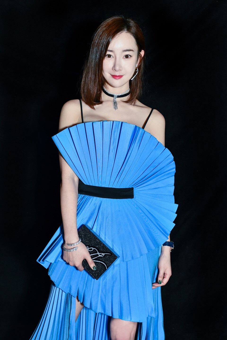 张檬,身穿长裙礼服很有成熟女性韵味