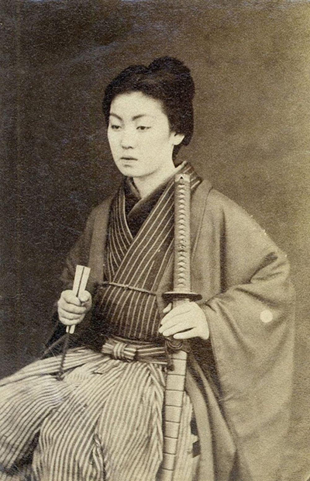 100年前的日本女武士,既有颜值又有武力值!
