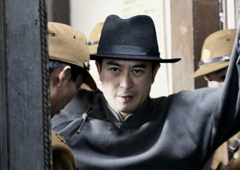 张嘉译的4部"谍战剧",《悬崖》上榜,最后一部是永恒的经典!