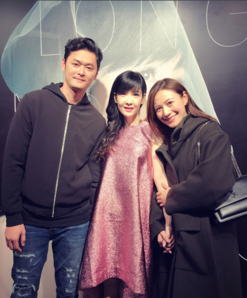 马尔代夫渡蜜月!江若琳萧润邦甜蜜准夫妻穿搭