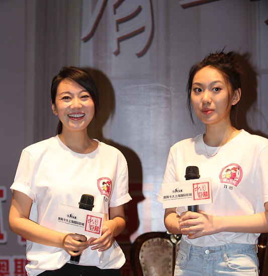 河南郑州,闫妮,邹元清出席电影《我是你妈》见面会.