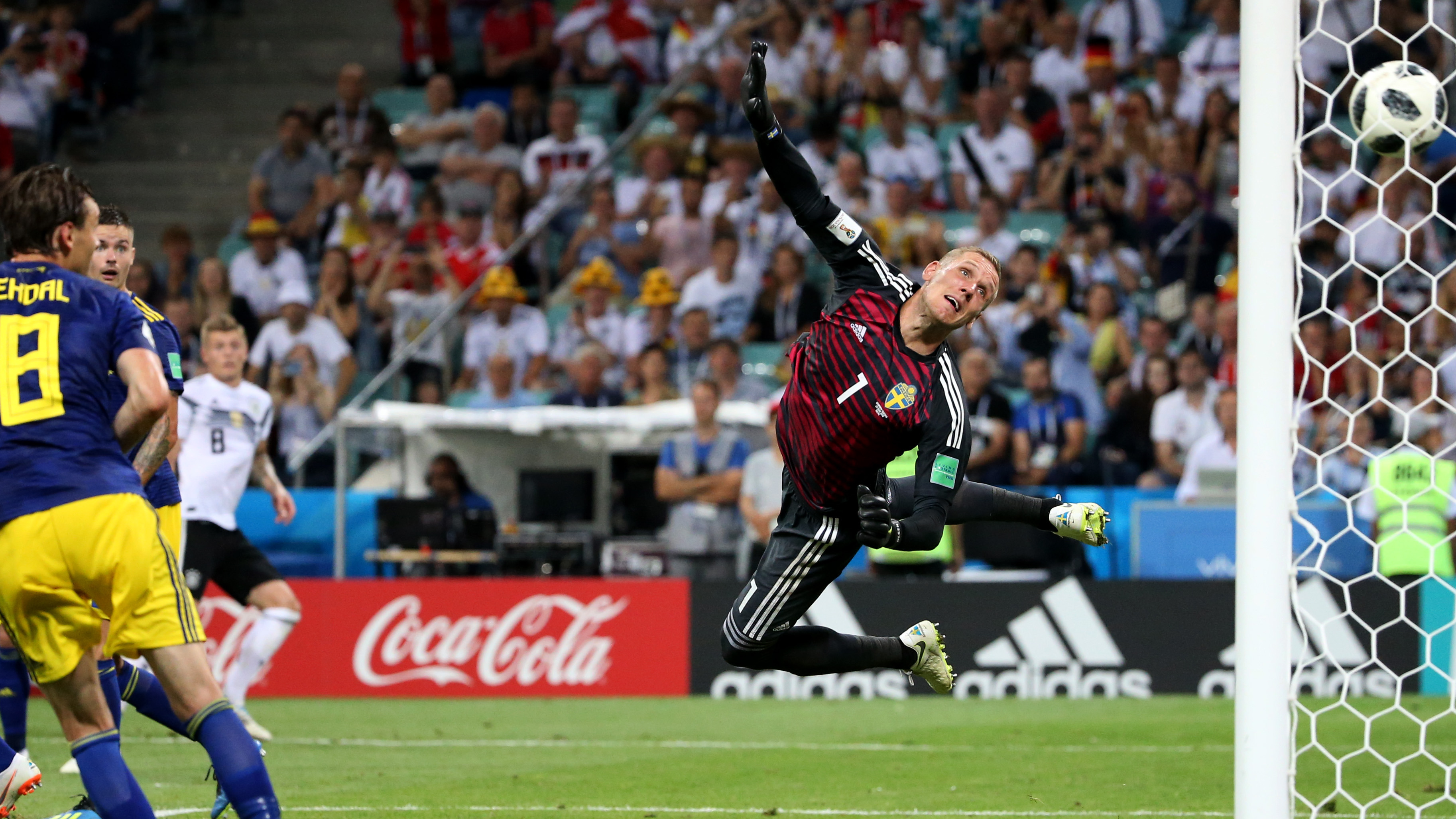 足球——f组:德国队克罗斯补时绝杀(3)