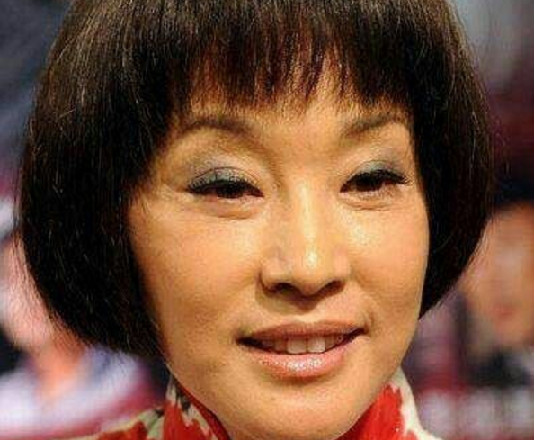 对没错,她是闫妮