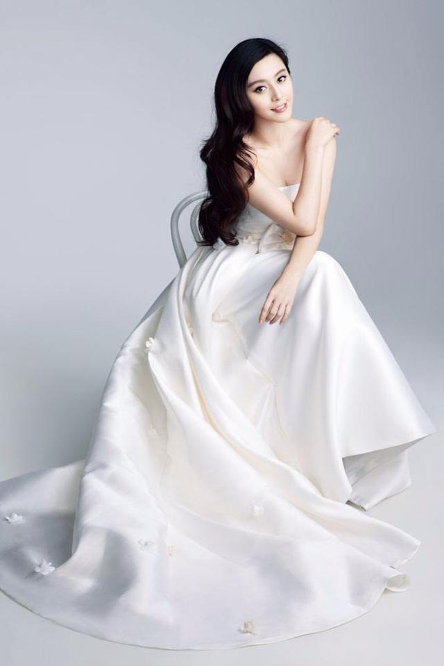 10位女星婚纱照:赵丽颖,范冰冰像女王,迪丽热巴认不出