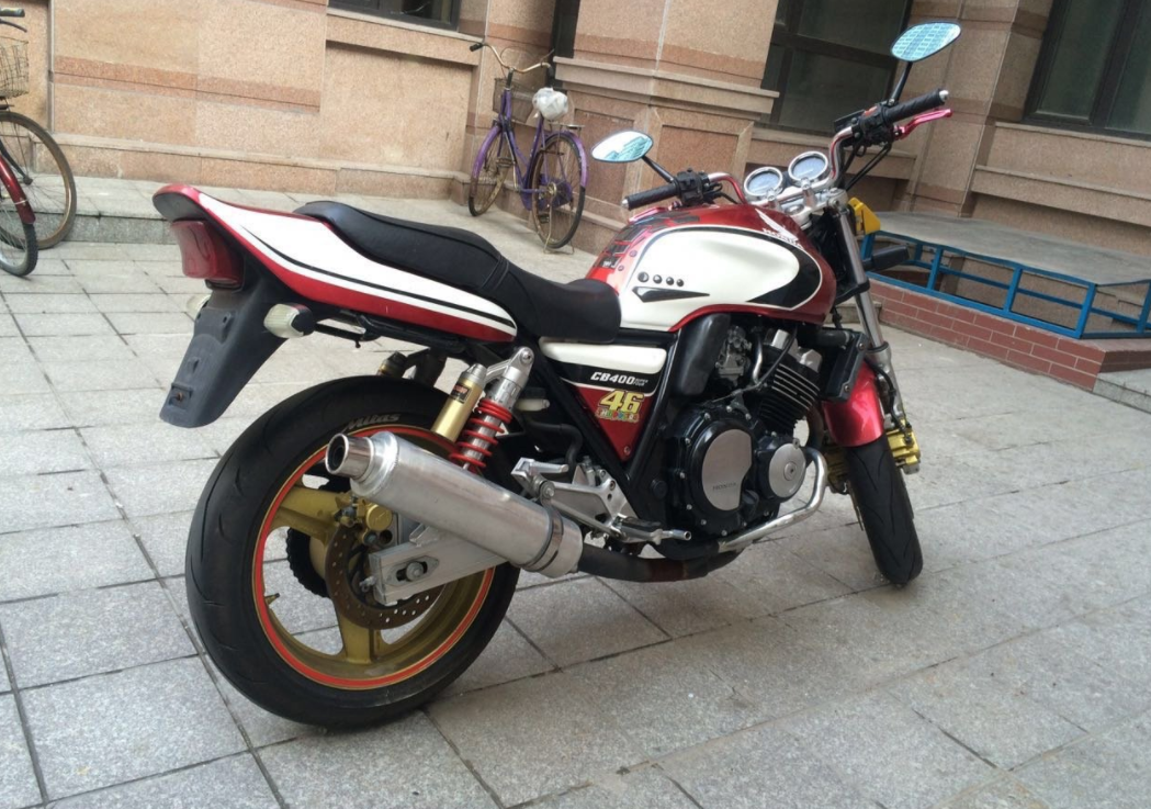 这款四缸车又要火,abs系统 400cc排量,满油17l续航更加强