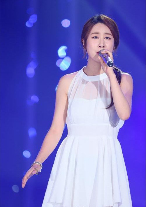 妍姿艳质,温柔可人---张力尹