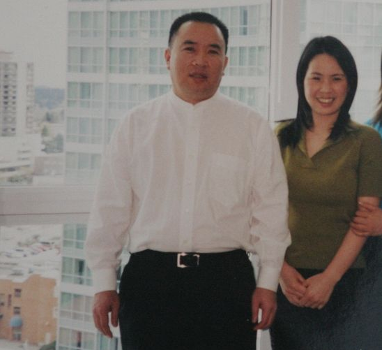 赖昌星被捕入狱后,妻子曾明娜和2个孩子回国定居,如今现状如何