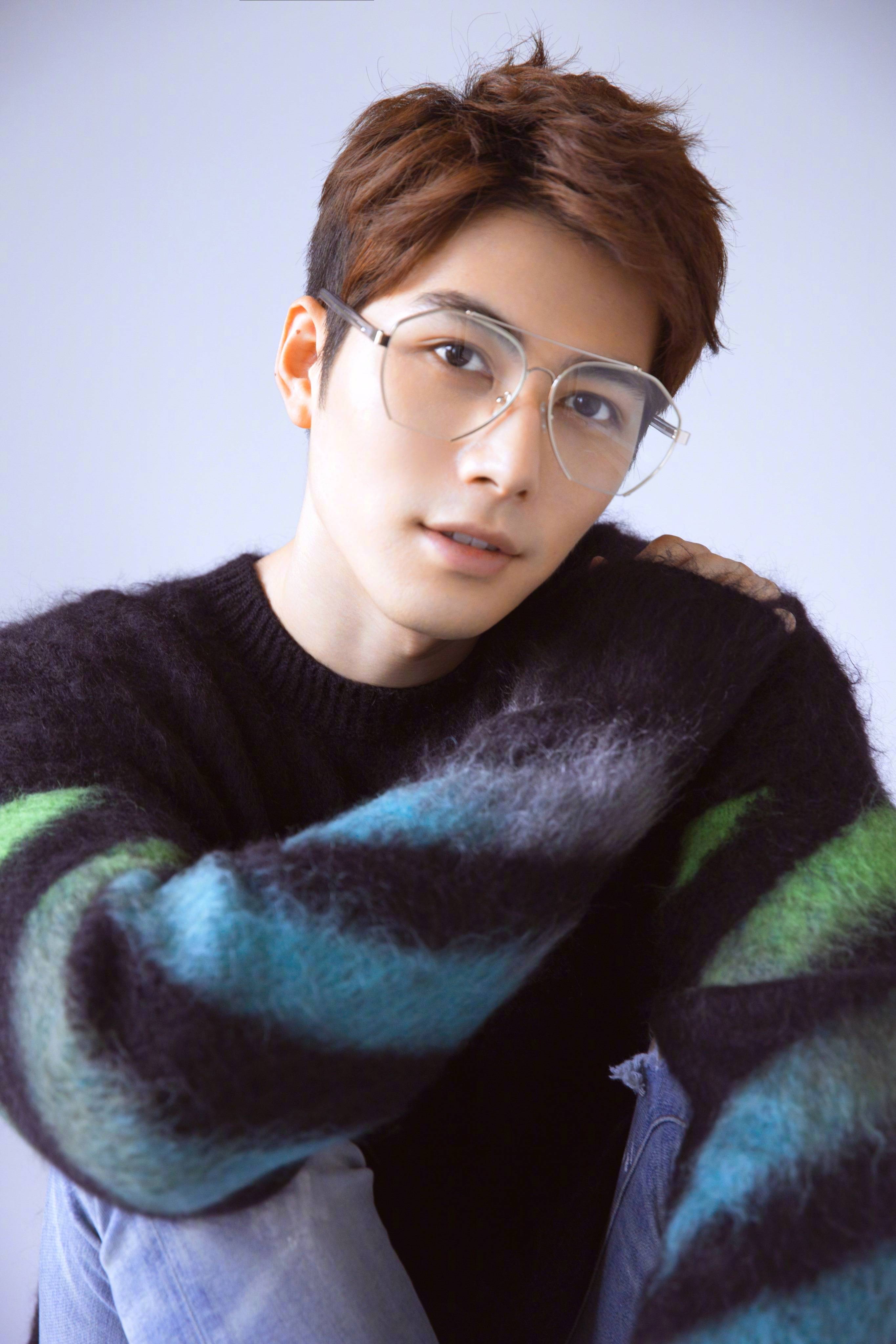 一炮而红的陈学冬,接拍了一系列作品,《是!