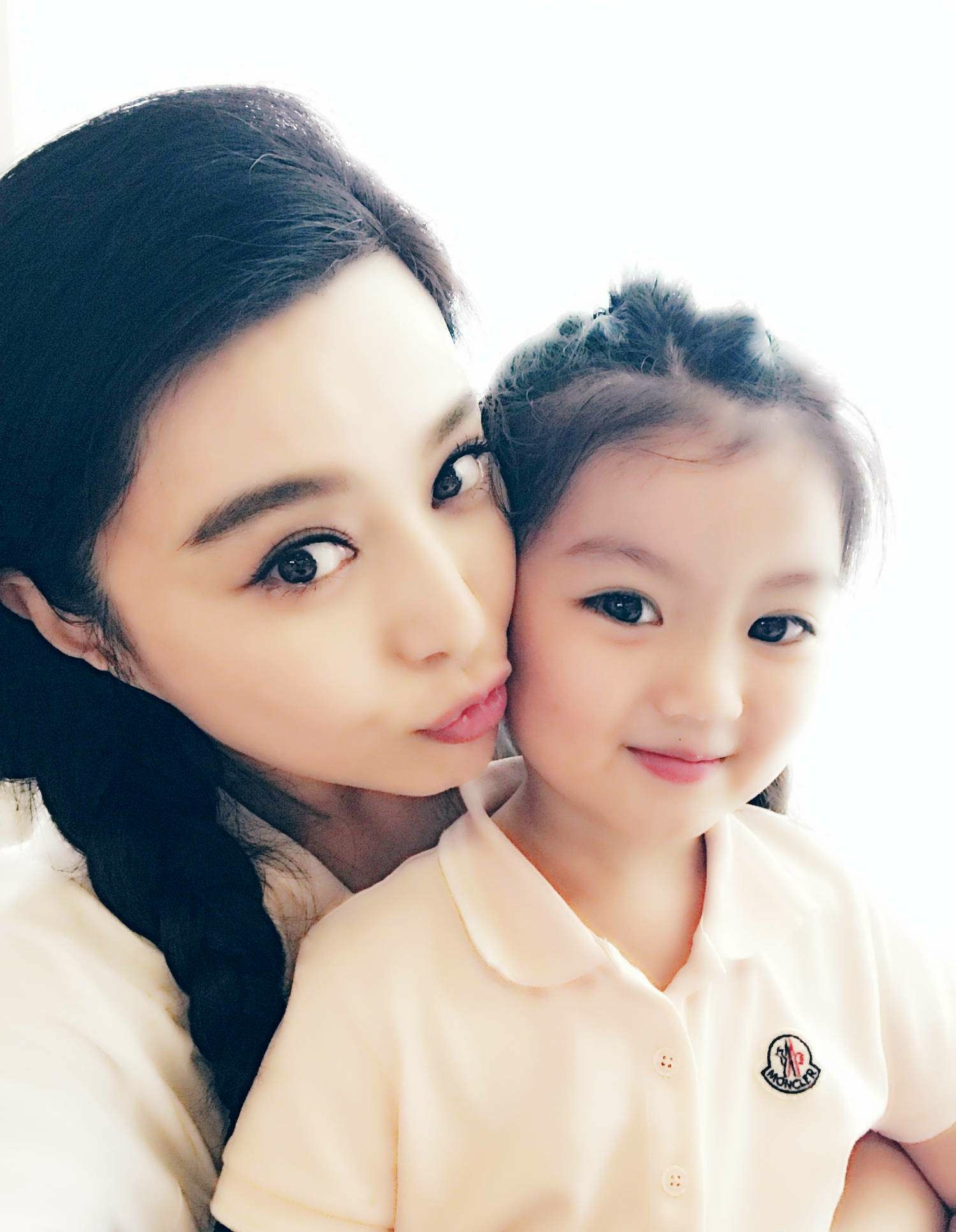 范冰冰和小朋友的合照好有爱,快有个自己的孩子吧