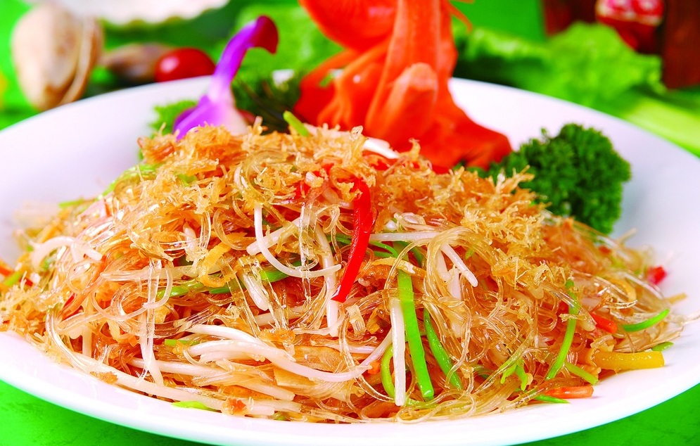 鸡蛋粉丝炒豆芽,炒出桂花,做出鱼翅的味道,费功夫的大厨菜