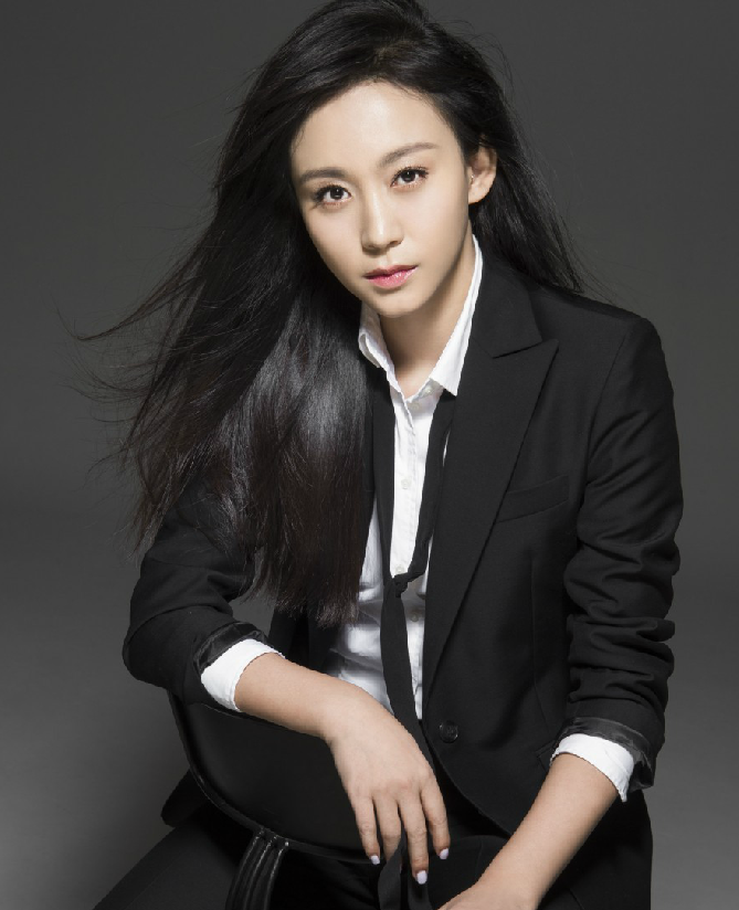 丁子玲,温柔与典雅并存,干练不失气节,确实撩到我