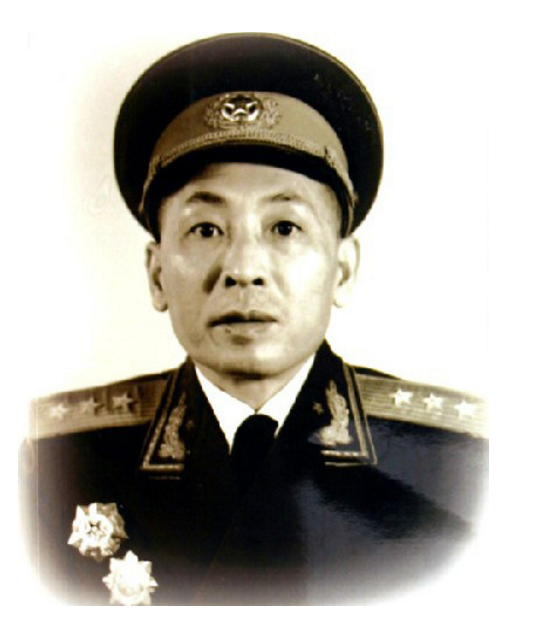 叶将军和夫人王于畊长眠之地,人们心目中的叶飞,是一位可亲可爱的将军