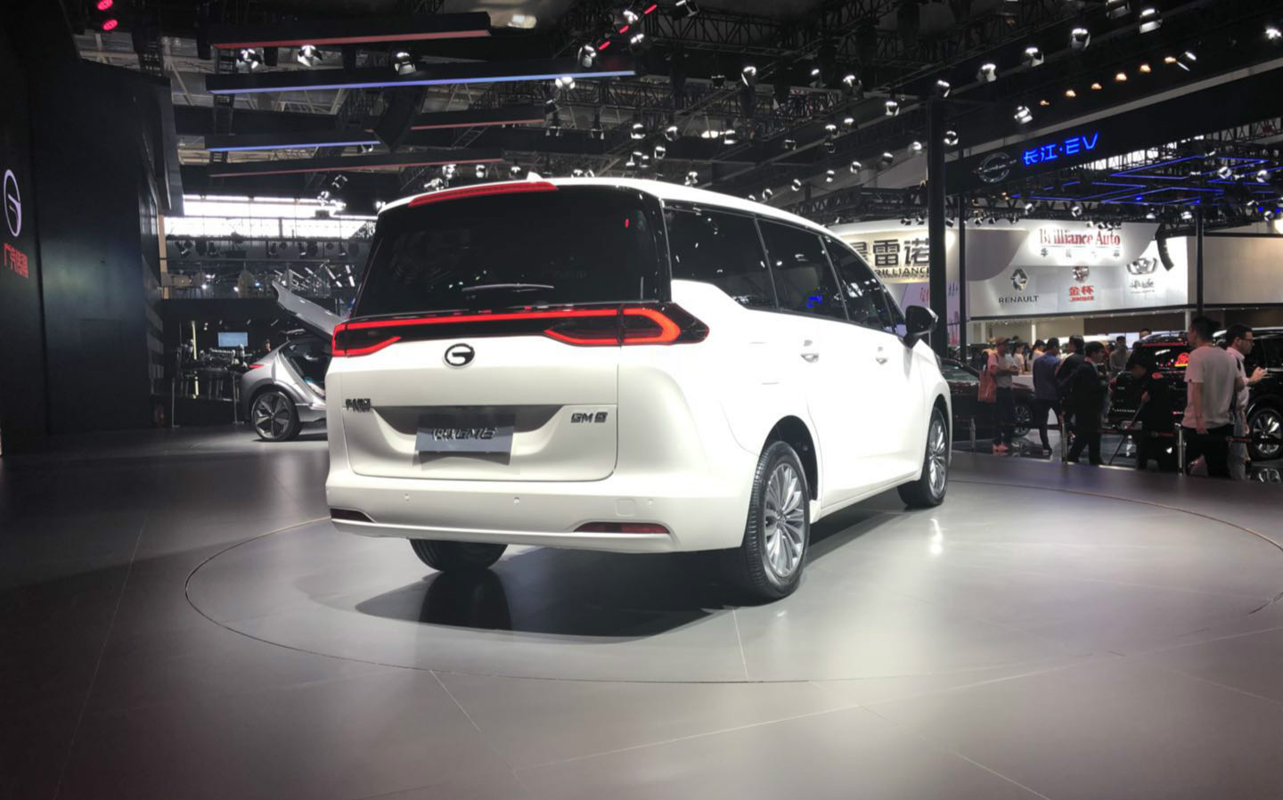 广汽传祺gm6,在自主mpv缺乏精品的市场状态下,冲出重围