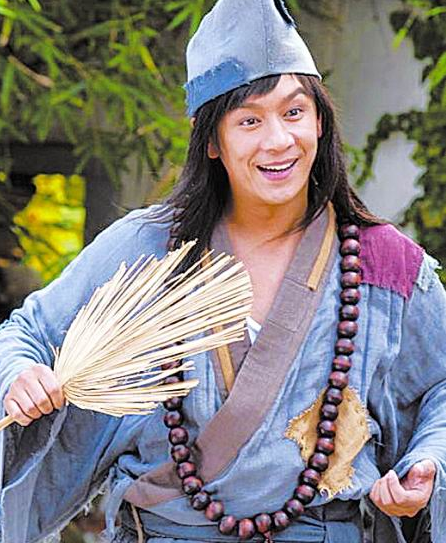 五版"济公",图2最潇洒,图4最搞笑,但最后一位最受观众喜爱