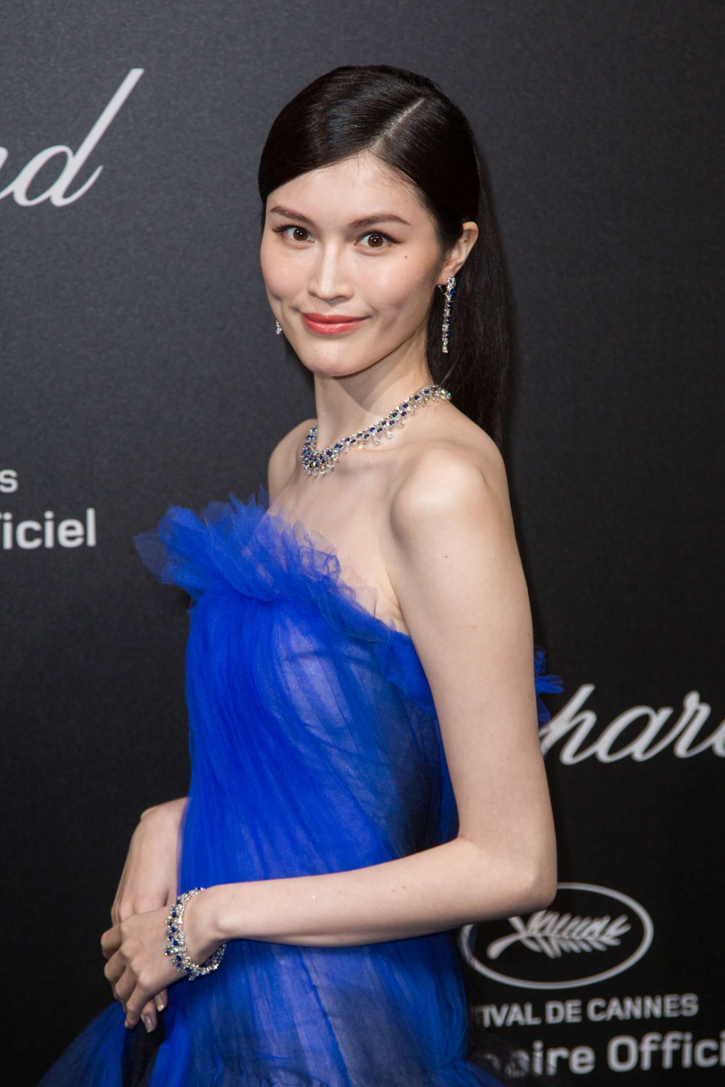 何穗在戛纳电影节出席萧邦之夜活动,一袭蓝裙宛若仙女!美!