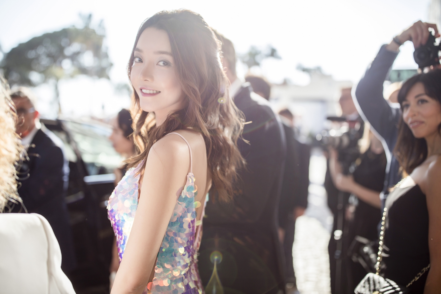 yy直播崔阿扎笑怼网友:来戛纳是幸运 说破主播我生气了