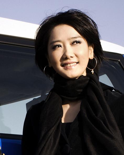 她述说着一个声音的传奇,一首首天籁之音,征服了大江南北!