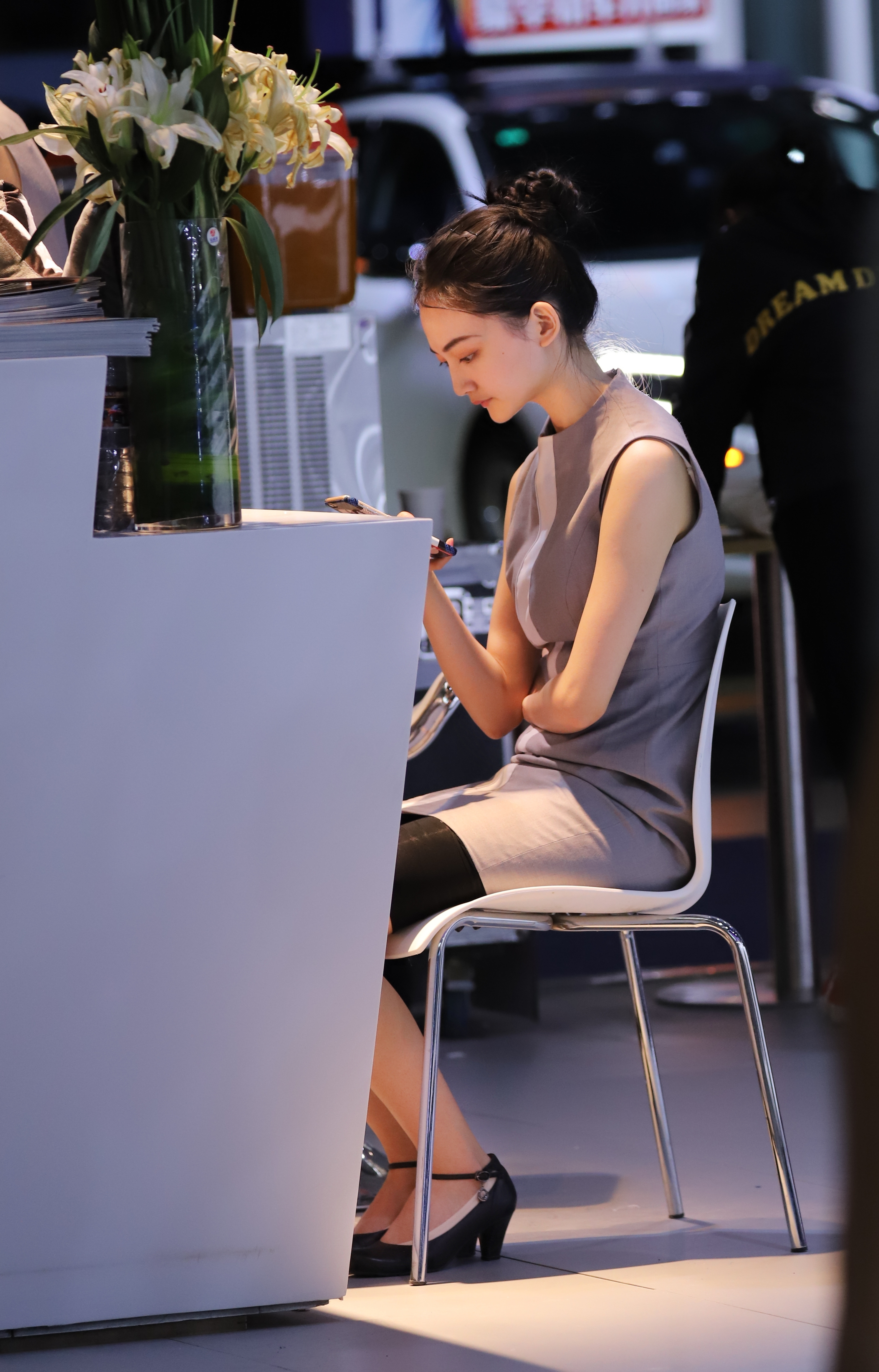 前台也有漂亮妹纸,形象气质还不错哦