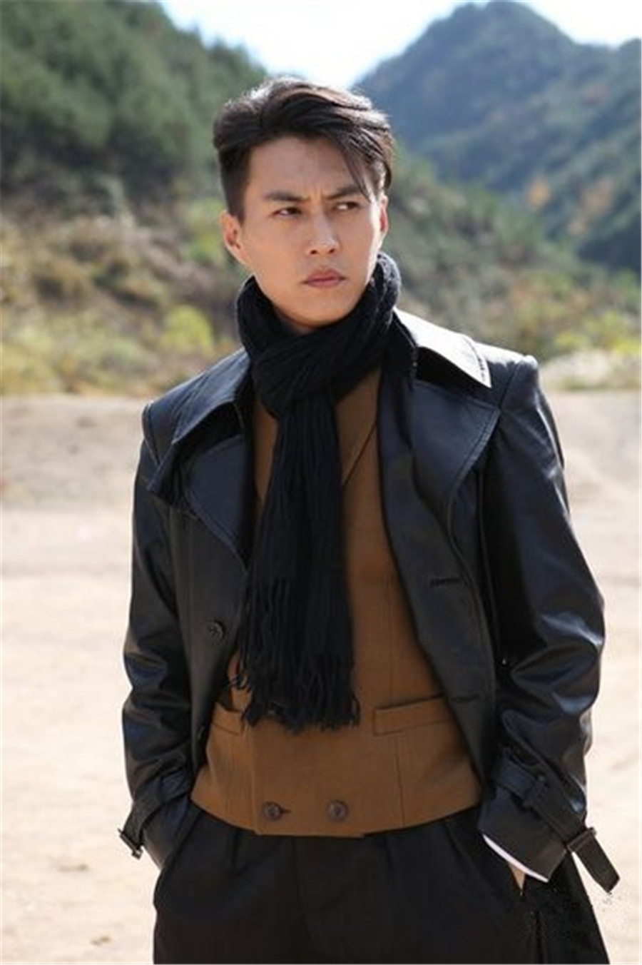 除了《伪装者》,靳东还演过这些战争片,你看过几部?