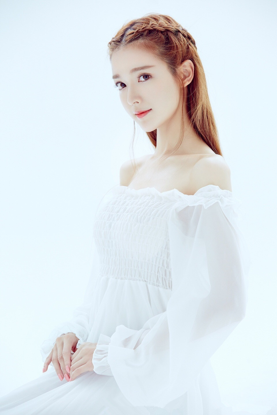 叶子淇,美貌气质突显十足的女神范儿