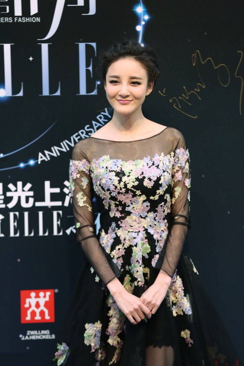 刘雨欣令无数粉丝"魂牵梦萦"的照片,高雅冷艳,特别是最后一张