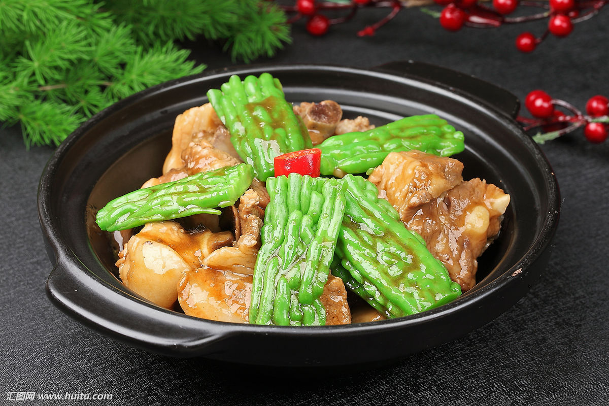 苦瓜焖排骨:夏天吃它,清热消暑,清心明目