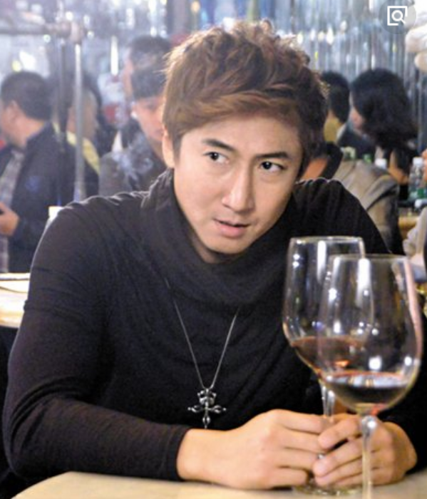 74年的洪天明,74年的黄觉,74年的李乃文,都输给了帅气男神!