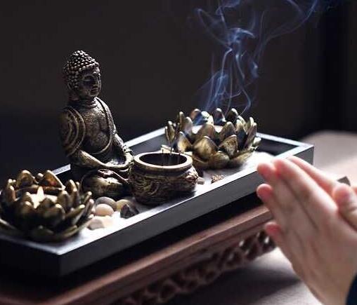 你知道佛前供香的殊胜功德吗?