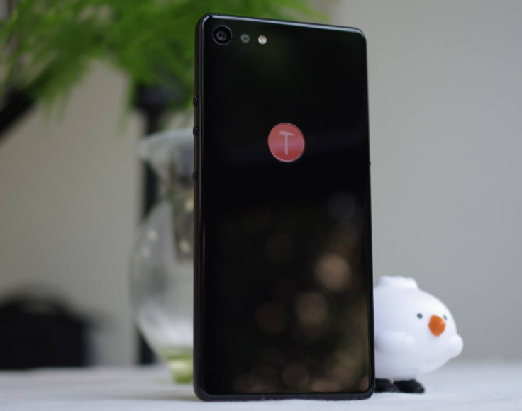 锤子发布"全球首款"1tb存储手机坚果r1,售价8848元!