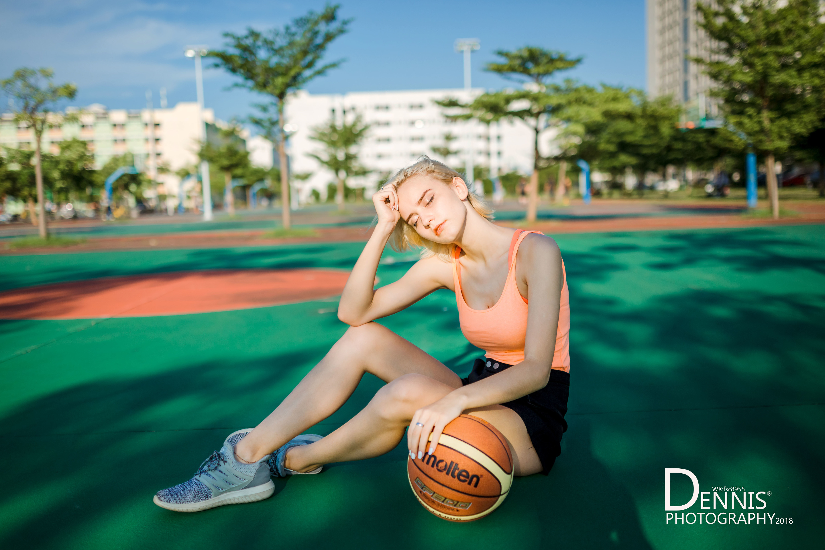 摄影:玩篮球的白人女孩儿,自带好球!