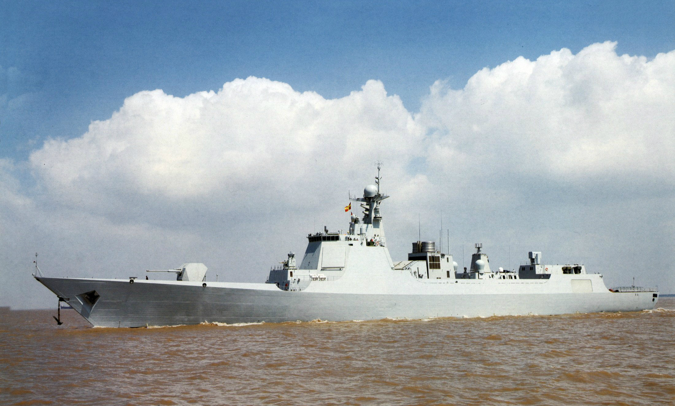 中国万吨级055型导弹驱逐舰战力如何?能超越美军提康德罗加级吗