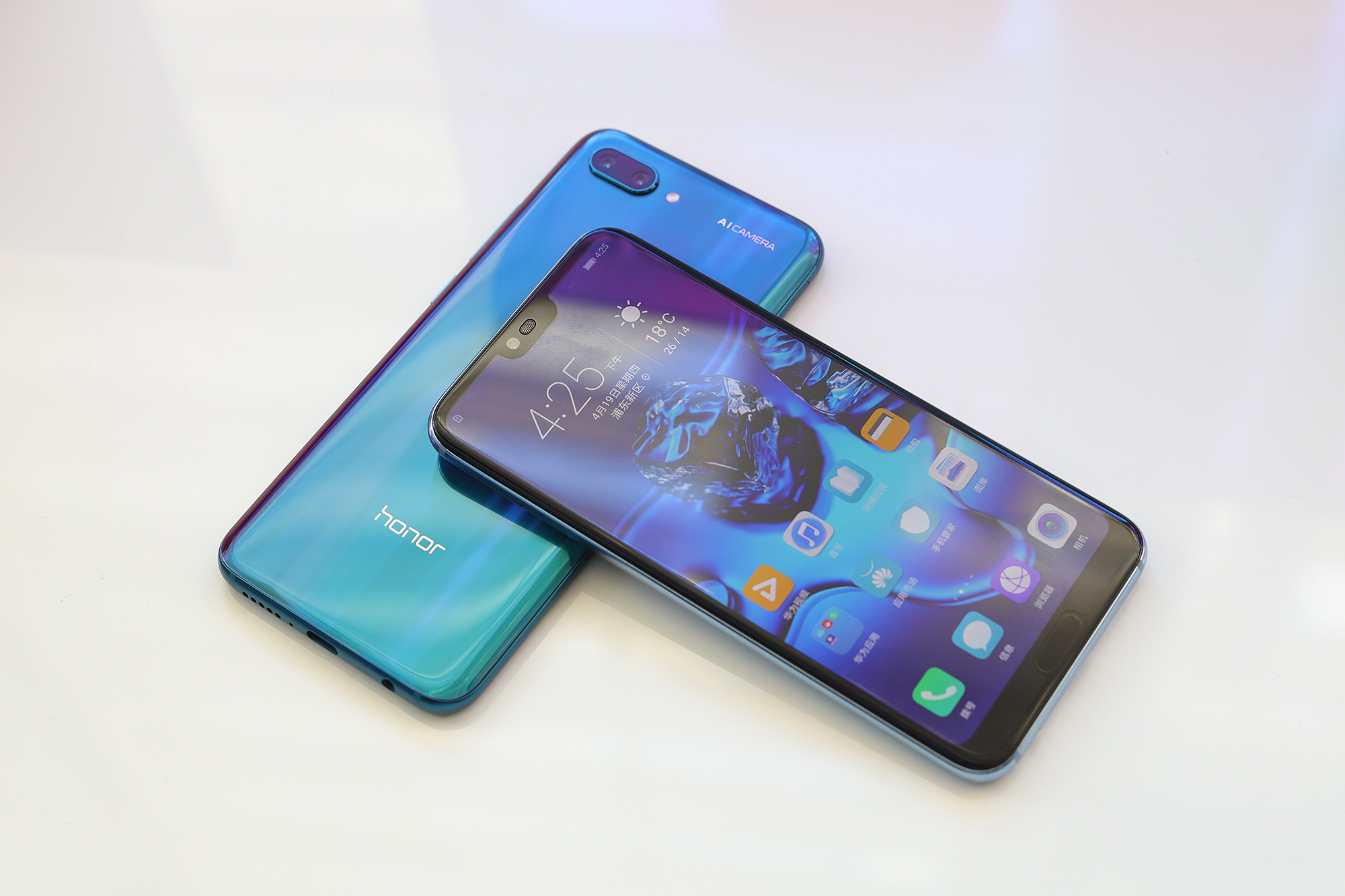 华为荣耀刘海屏旗舰,麒麟970,6 128gb首降至2699元!