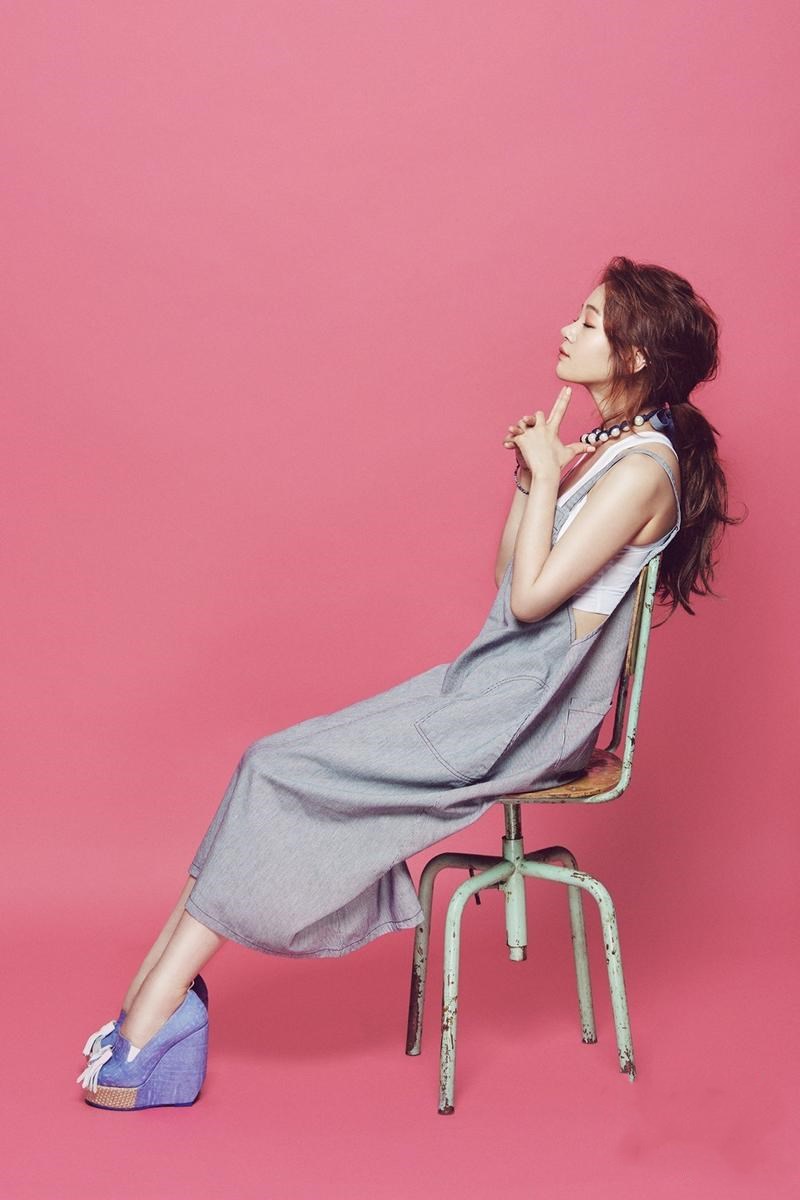 金甫美有着沉鱼落雁之容,可爱娇羞,绝对可以让无数人沉沦