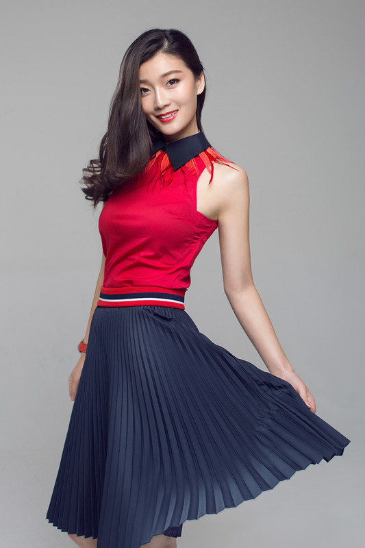 杨小曼性格直率活泼可爱身材娇小,但在唱歌上却有着足够的爆发力