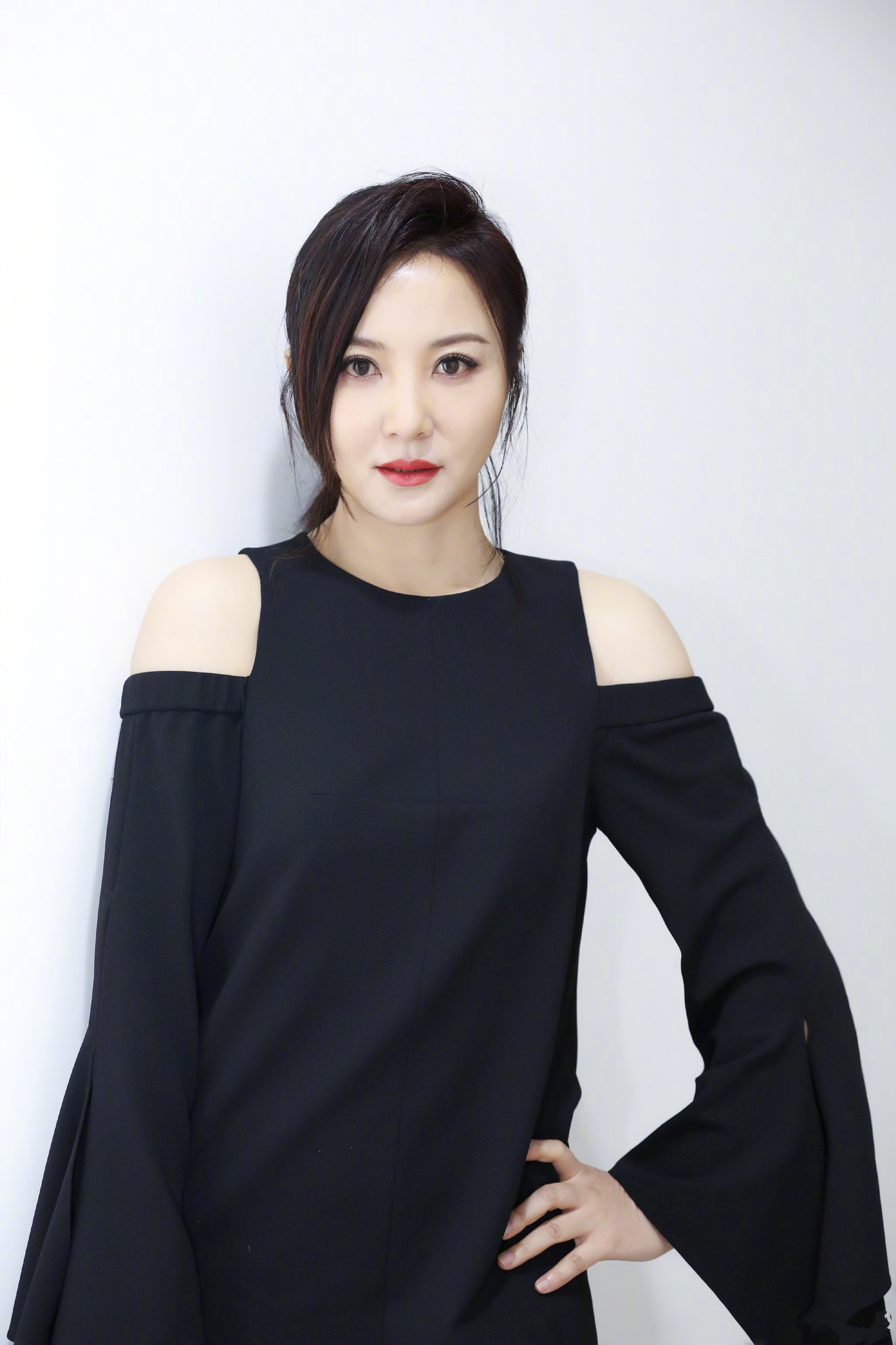 陶红时尚打扮突显成熟女性魅力