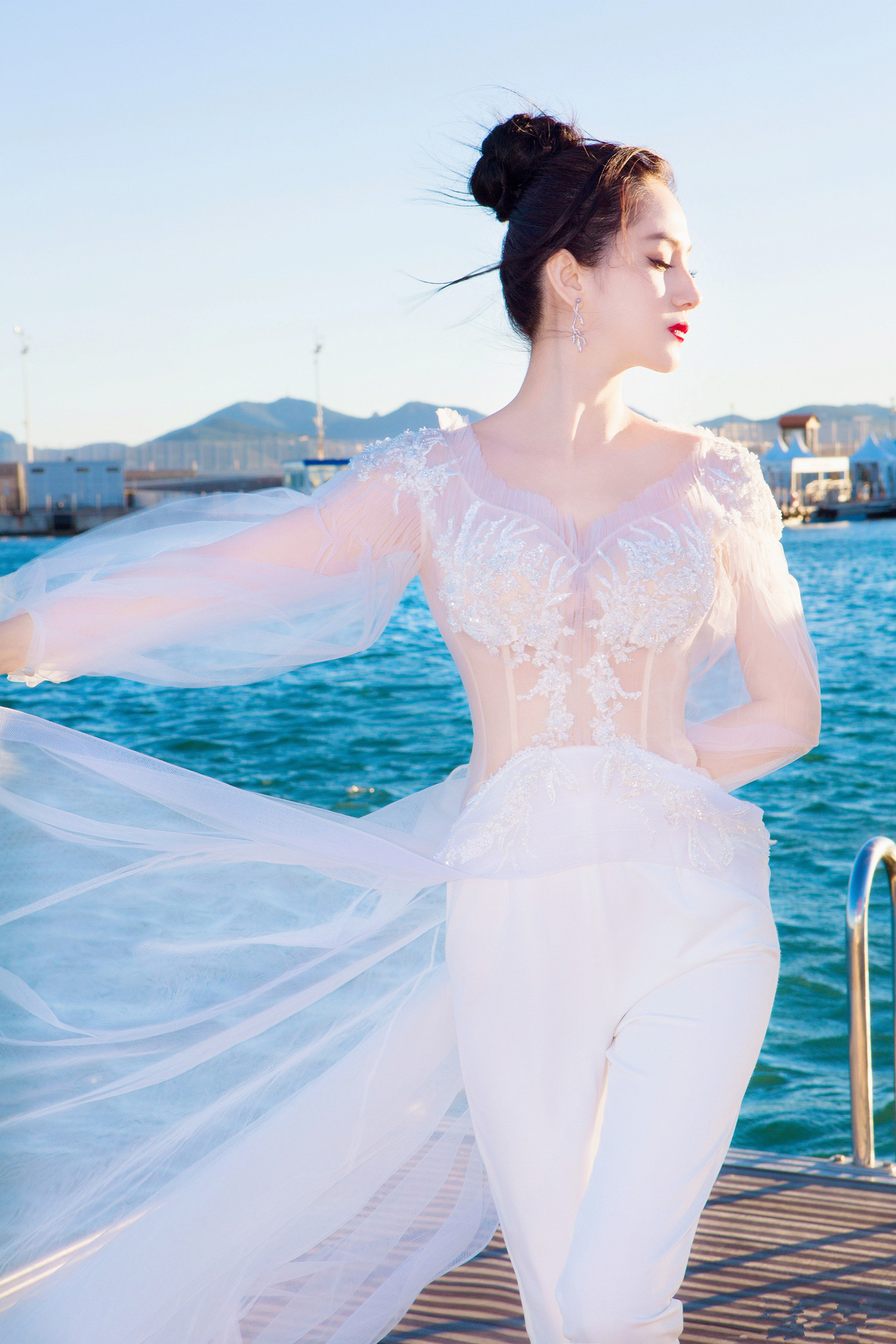 蓝燕,高挑身材尽显十足的女神气质