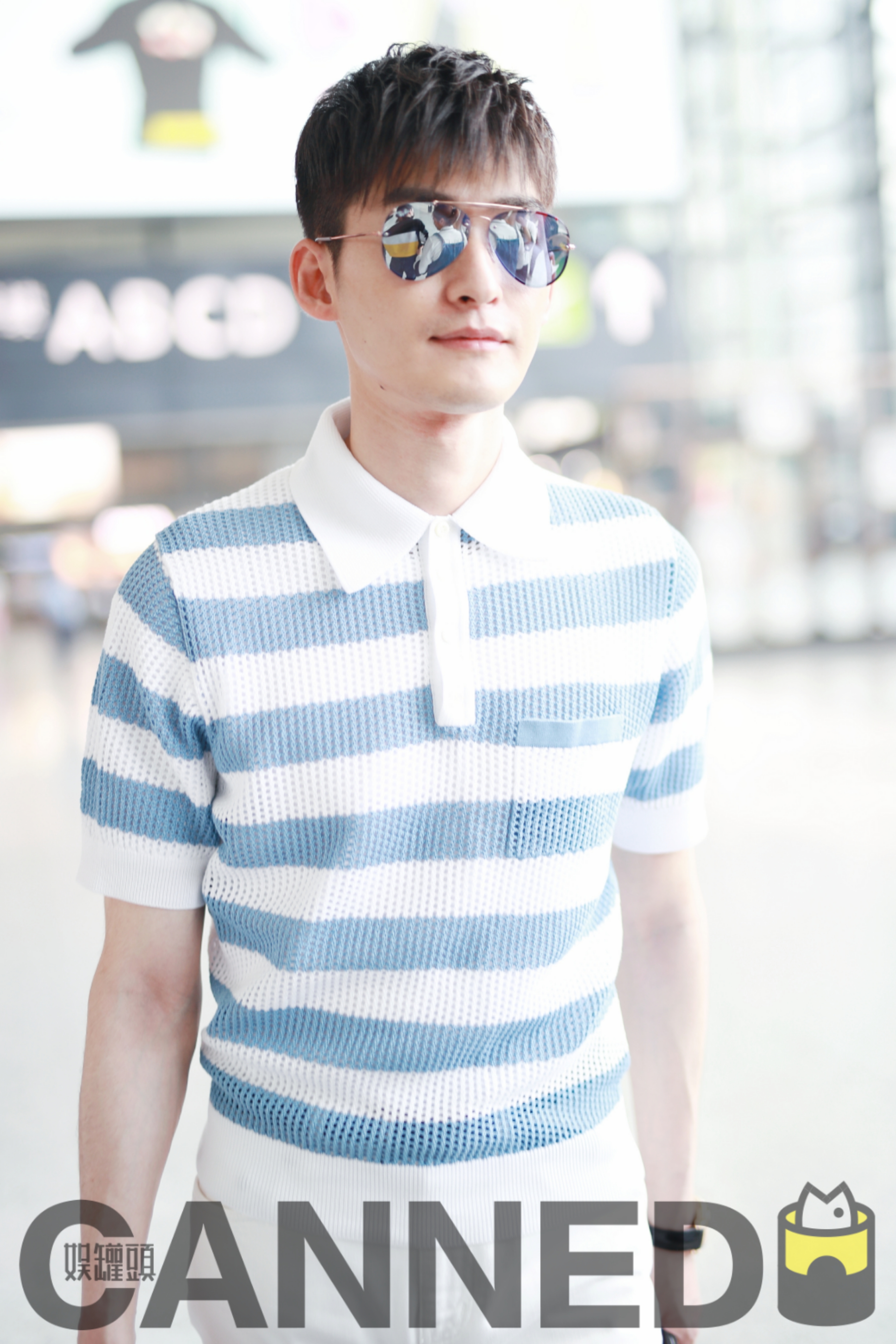 张翰现身机场,简单装扮带来夏日气息